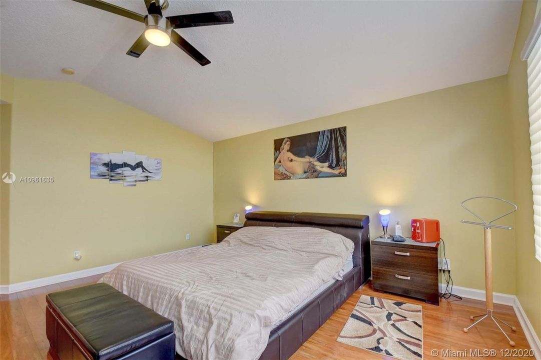 Vendido Recientemente: $469,000 (5 camas, 3 baños, 2888 Pies cuadrados)