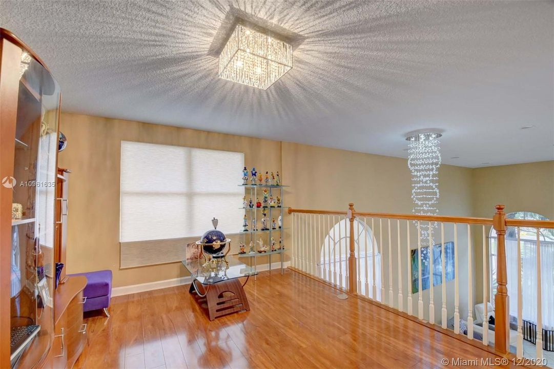 Vendido Recientemente: $469,000 (5 camas, 3 baños, 2888 Pies cuadrados)