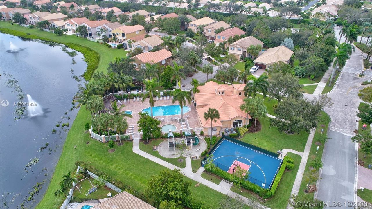Vendido Recientemente: $469,000 (5 camas, 3 baños, 2888 Pies cuadrados)