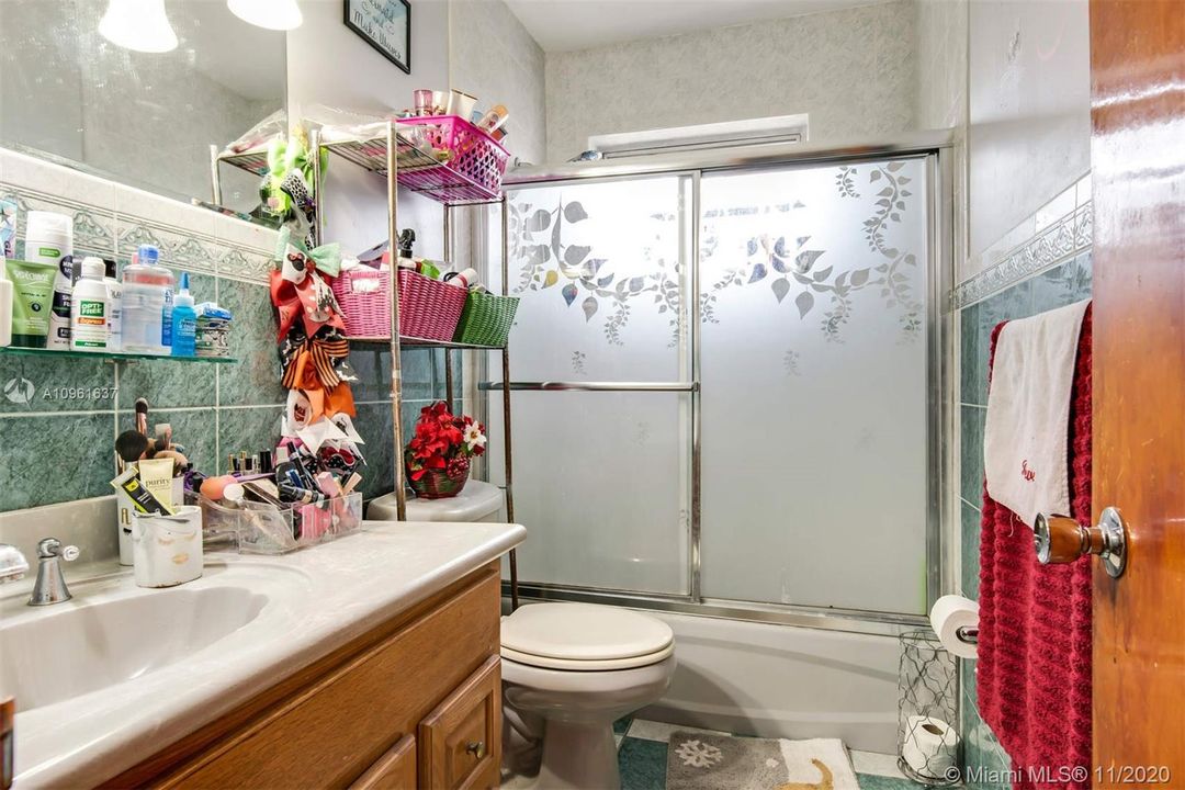 Vendido Recientemente: $399,900 (4 camas, 3 baños, 1503 Pies cuadrados)