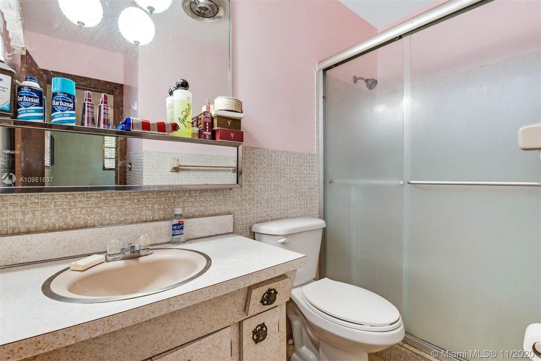 Vendido Recientemente: $399,900 (4 camas, 3 baños, 1503 Pies cuadrados)