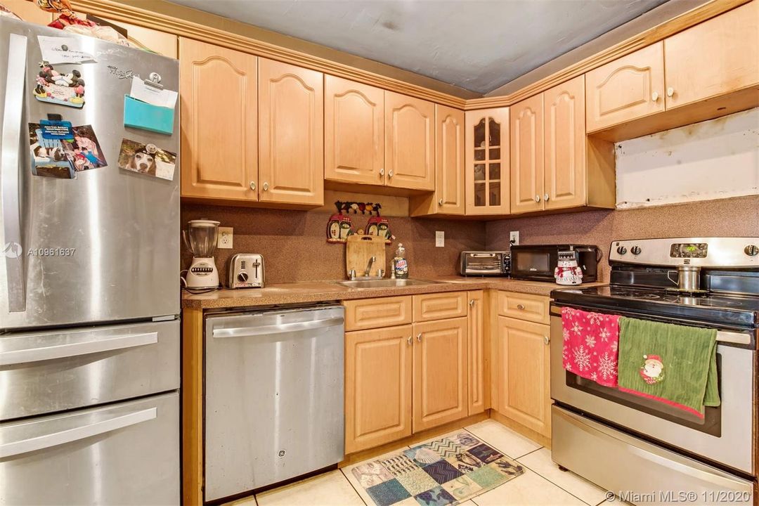 Vendido Recientemente: $399,900 (4 camas, 3 baños, 1503 Pies cuadrados)