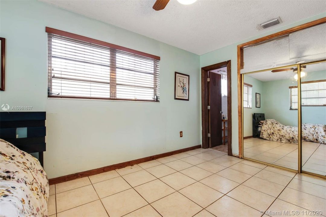 Vendido Recientemente: $399,900 (4 camas, 3 baños, 1503 Pies cuadrados)