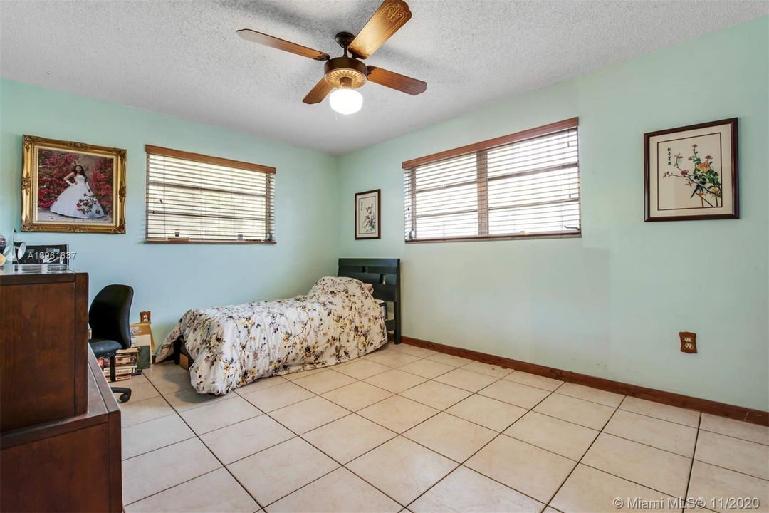Vendido Recientemente: $399,900 (4 camas, 3 baños, 1503 Pies cuadrados)