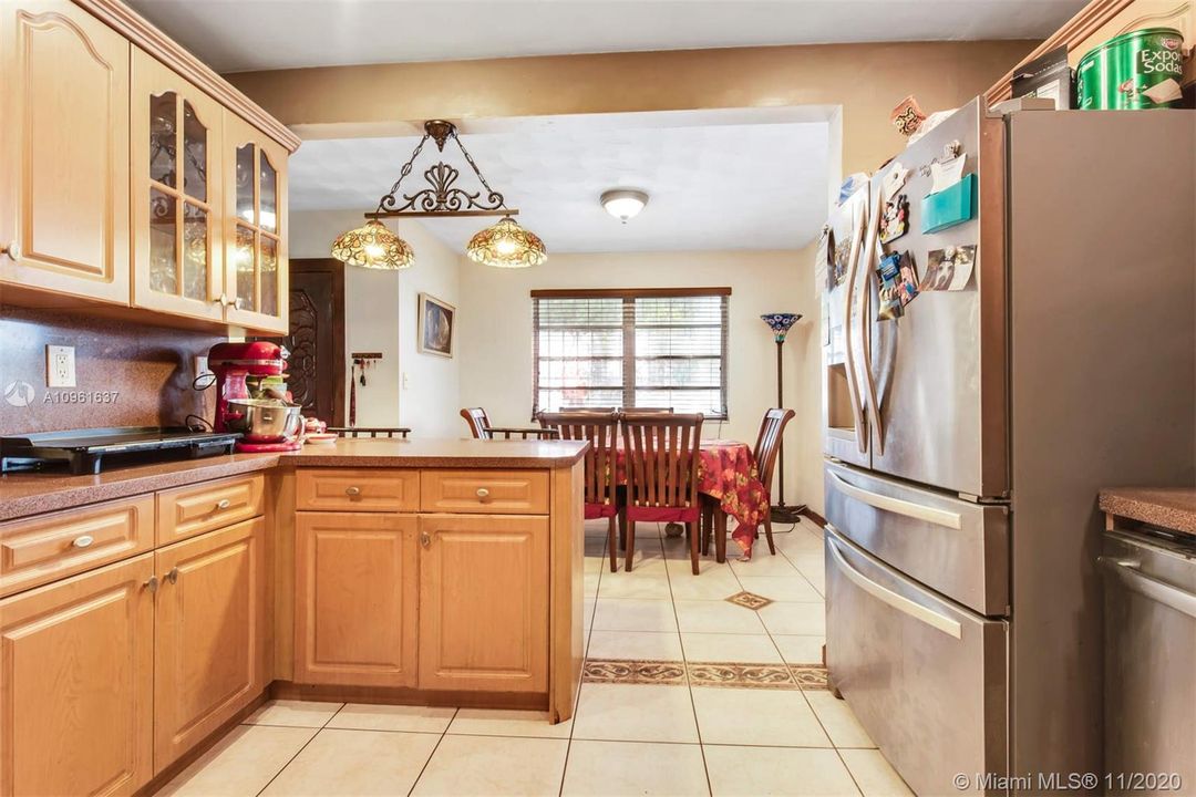Vendido Recientemente: $399,900 (4 camas, 3 baños, 1503 Pies cuadrados)