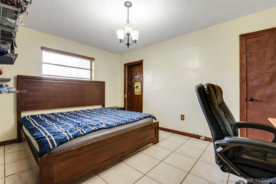 Vendido Recientemente: $399,900 (4 camas, 3 baños, 1503 Pies cuadrados)