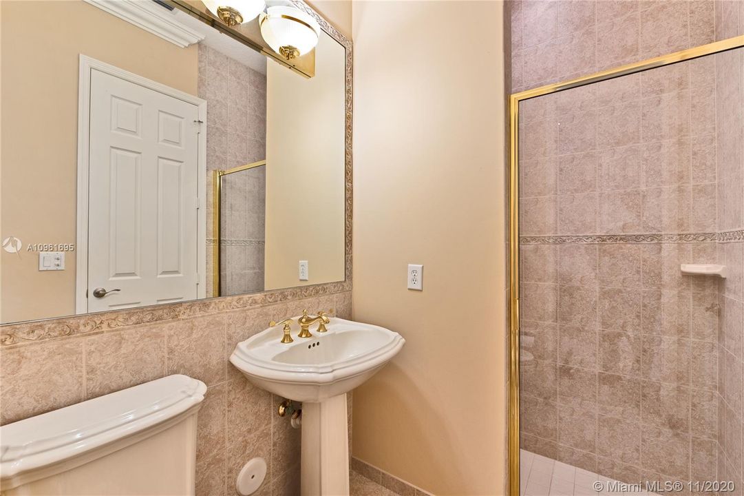 Recently Sold: $1,495,000 (5 beds, 5 baths, 4808 Square Feet)
