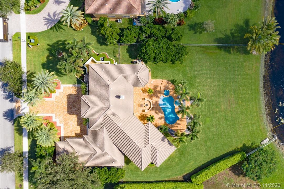 Recently Sold: $1,495,000 (5 beds, 5 baths, 4808 Square Feet)