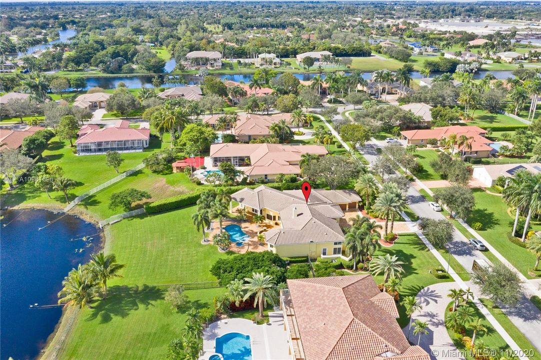 Recently Sold: $1,495,000 (5 beds, 5 baths, 4808 Square Feet)