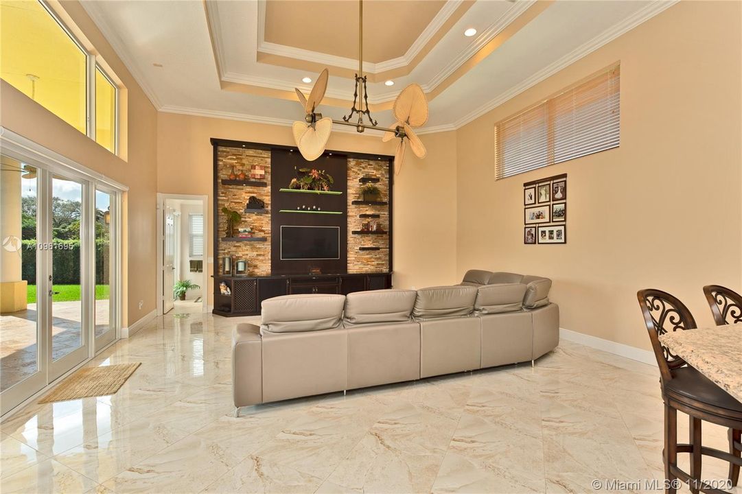 Recently Sold: $1,495,000 (5 beds, 5 baths, 4808 Square Feet)