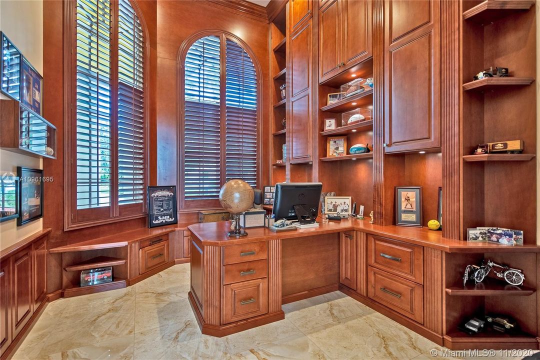 Recently Sold: $1,495,000 (5 beds, 5 baths, 4808 Square Feet)