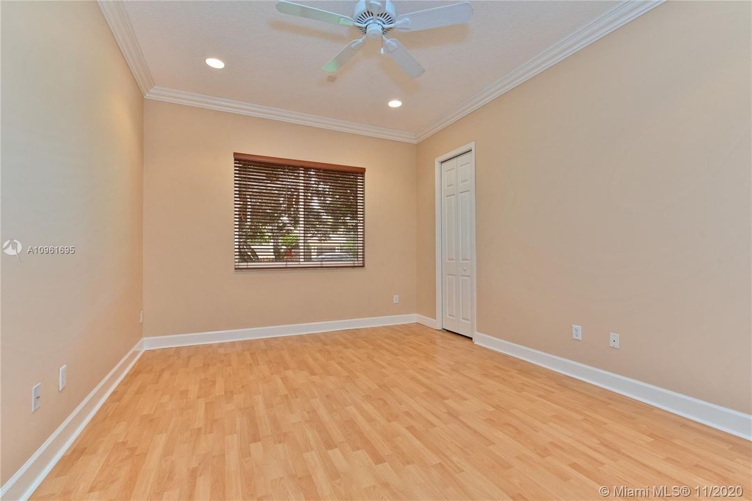 Recently Sold: $1,495,000 (5 beds, 5 baths, 4808 Square Feet)
