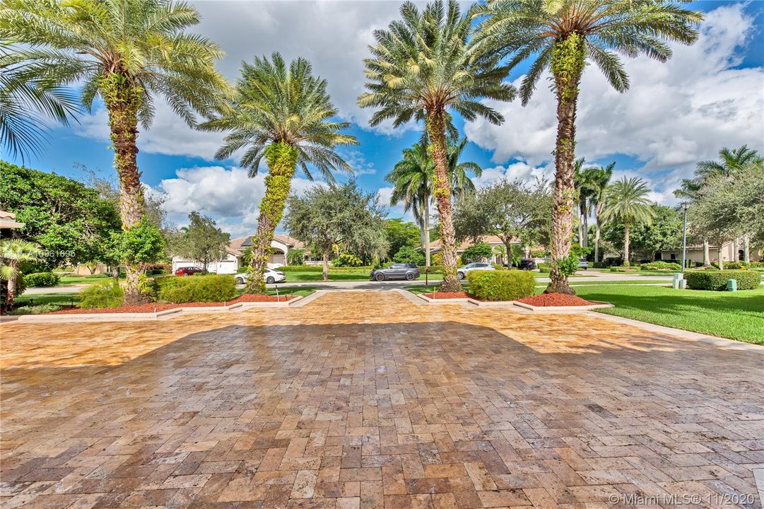 Recently Sold: $1,495,000 (5 beds, 5 baths, 4808 Square Feet)