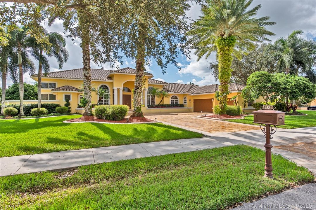 Recently Sold: $1,495,000 (5 beds, 5 baths, 4808 Square Feet)