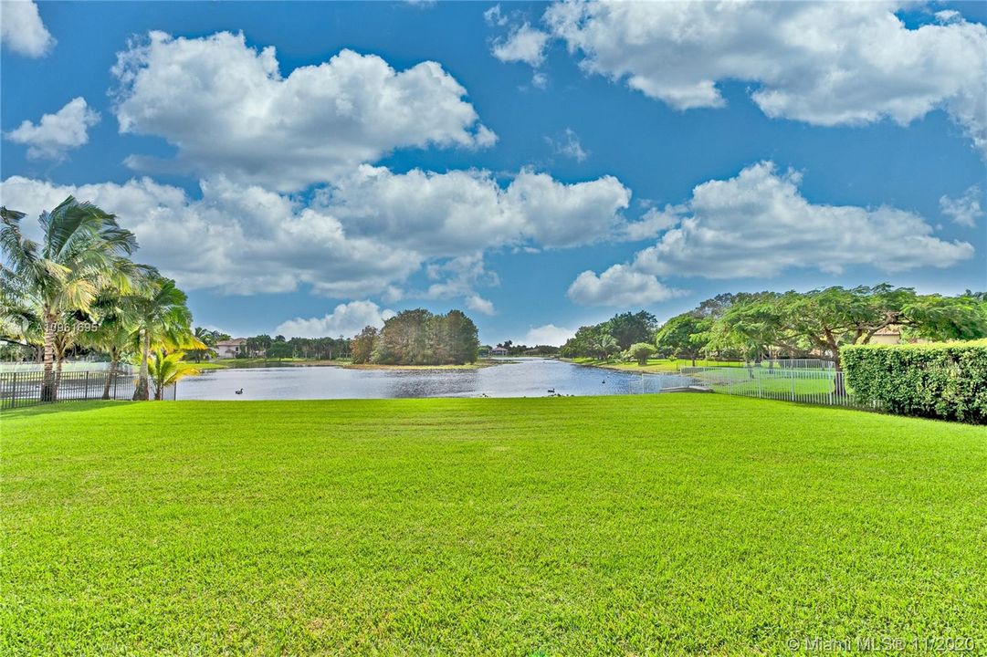 Recently Sold: $1,495,000 (5 beds, 5 baths, 4808 Square Feet)