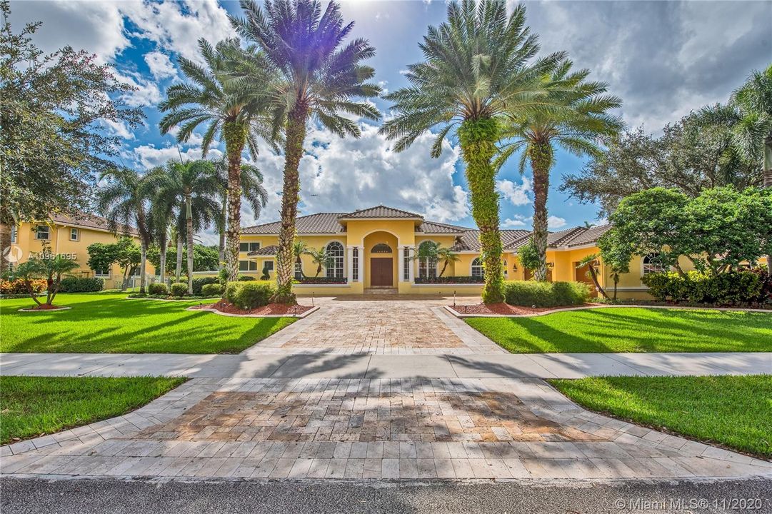 Recently Sold: $1,495,000 (5 beds, 5 baths, 4808 Square Feet)