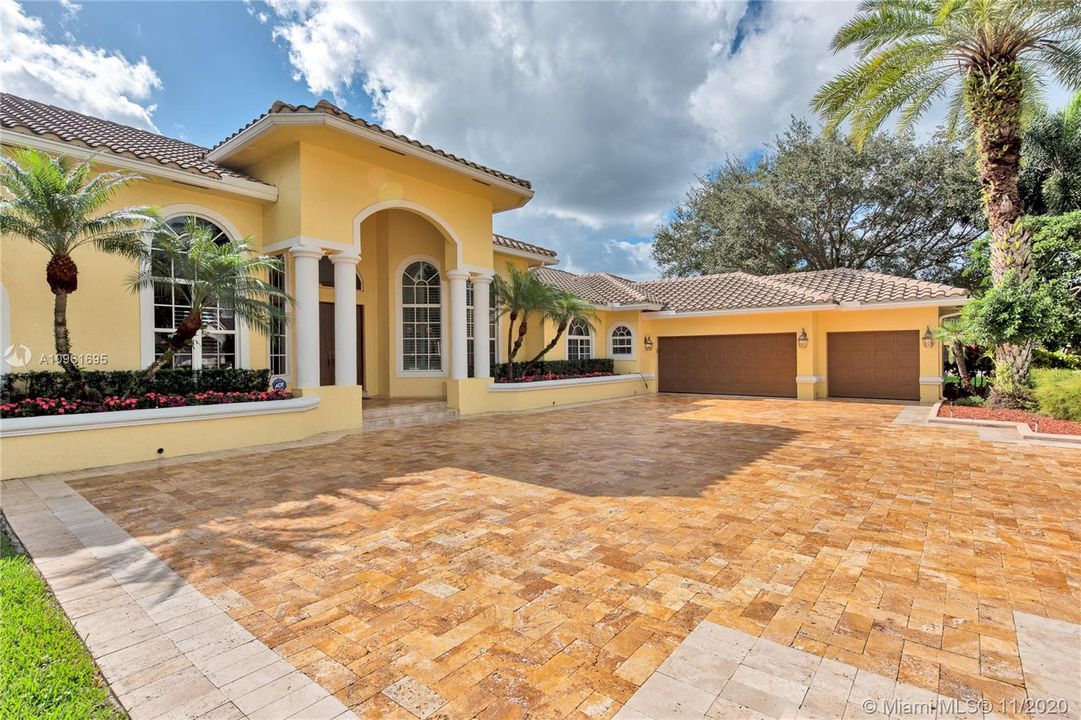 Recently Sold: $1,495,000 (5 beds, 5 baths, 4808 Square Feet)