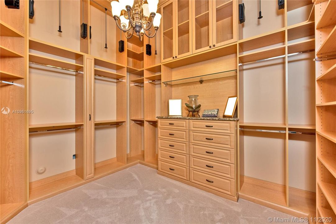 Recently Sold: $1,495,000 (5 beds, 5 baths, 4808 Square Feet)