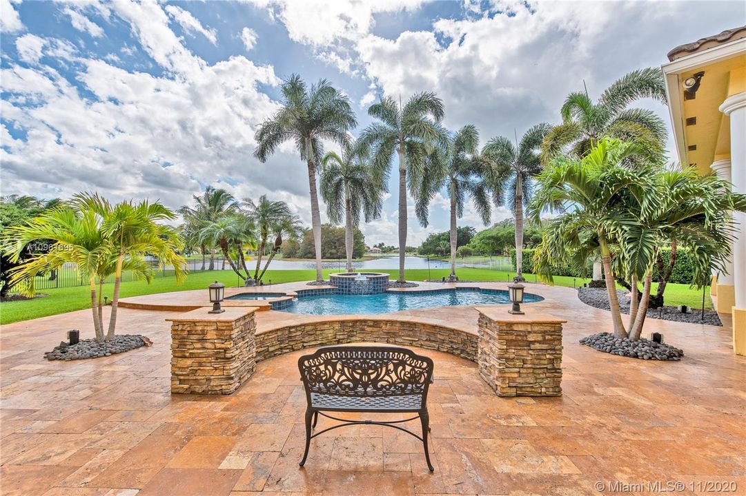 Recently Sold: $1,495,000 (5 beds, 5 baths, 4808 Square Feet)