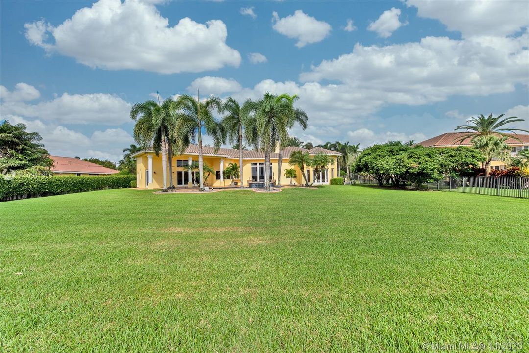 Recently Sold: $1,495,000 (5 beds, 5 baths, 4808 Square Feet)
