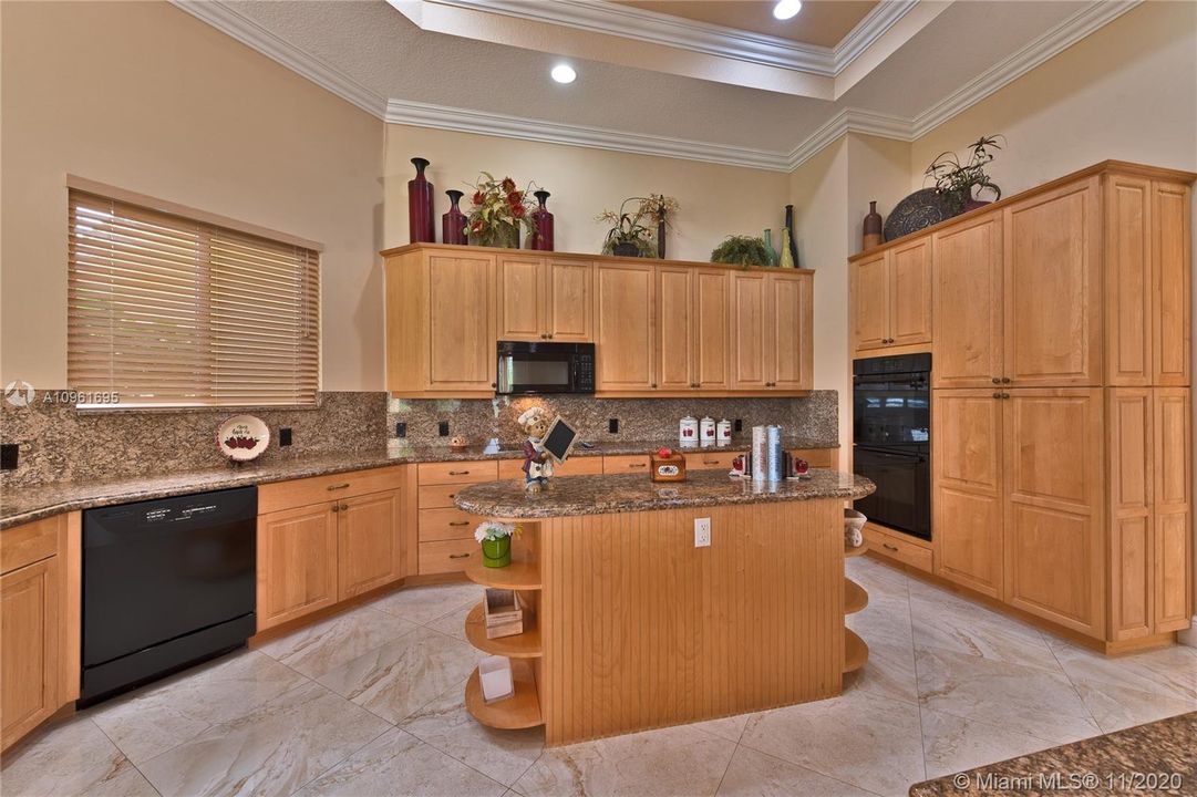 Recently Sold: $1,495,000 (5 beds, 5 baths, 4808 Square Feet)