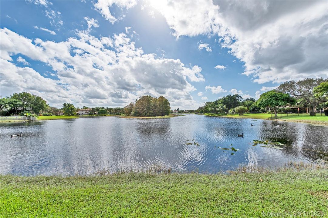 Recently Sold: $1,495,000 (5 beds, 5 baths, 4808 Square Feet)