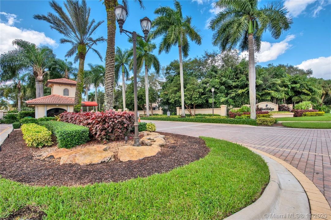 Recently Sold: $1,495,000 (5 beds, 5 baths, 4808 Square Feet)