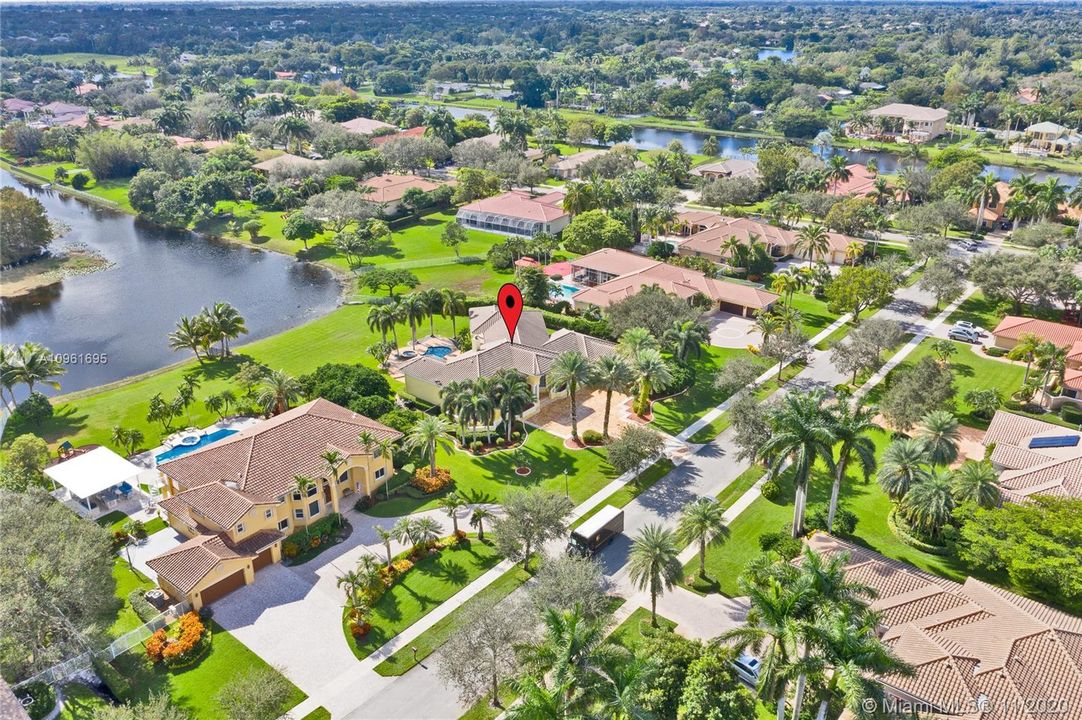 Recently Sold: $1,495,000 (5 beds, 5 baths, 4808 Square Feet)