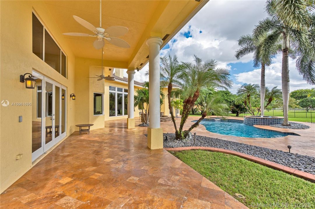 Recently Sold: $1,495,000 (5 beds, 5 baths, 4808 Square Feet)