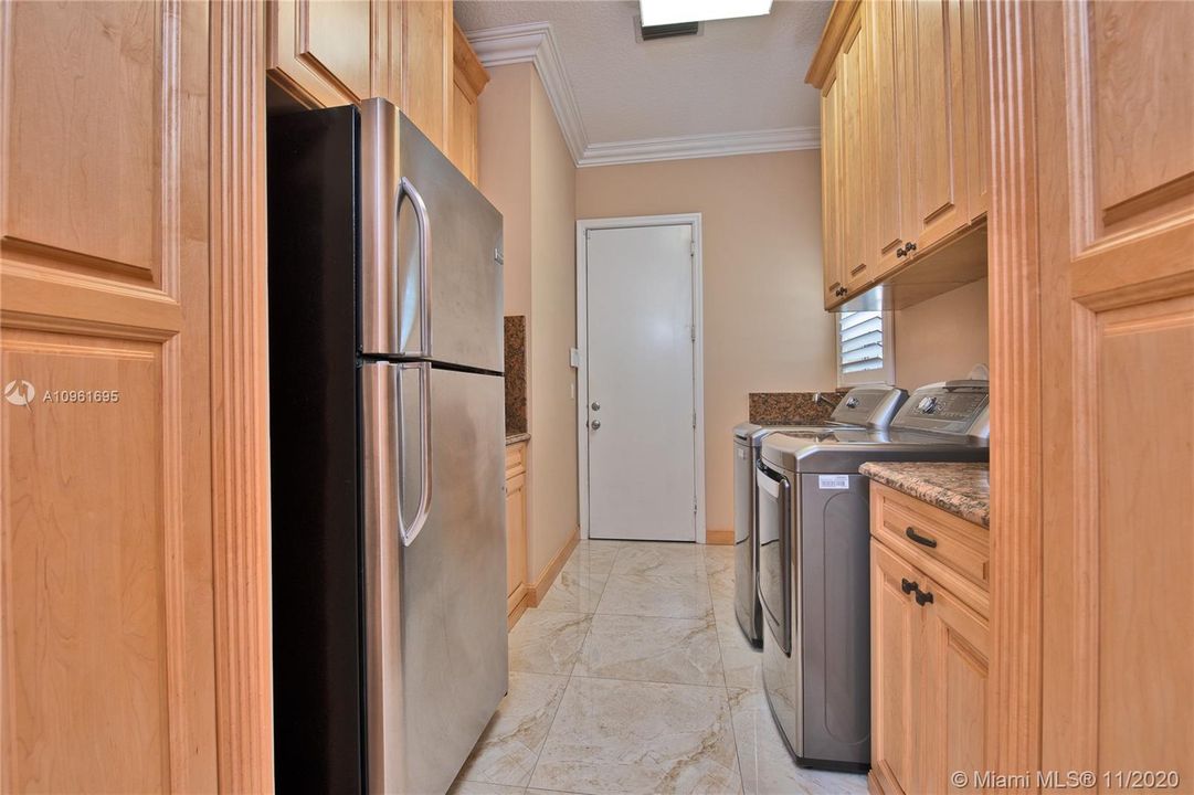 Recently Sold: $1,495,000 (5 beds, 5 baths, 4808 Square Feet)