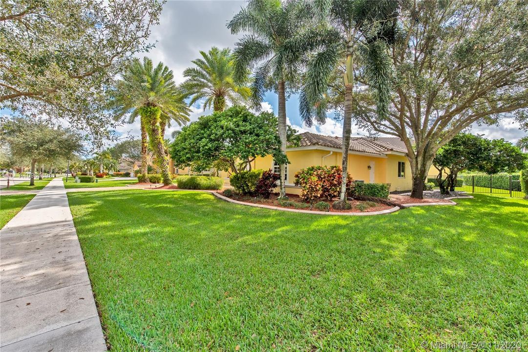 Recently Sold: $1,495,000 (5 beds, 5 baths, 4808 Square Feet)