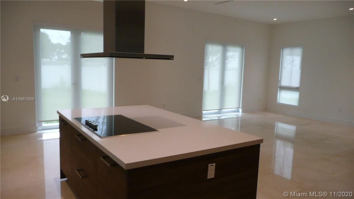 Recientemente alquilado: $5,500 (5 camas, 5 baños, 4307 Pies cuadrados)