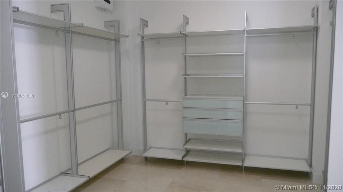 Recientemente alquilado: $5,500 (5 camas, 5 baños, 4307 Pies cuadrados)