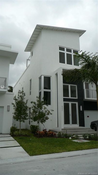 Recientemente alquilado: $5,500 (5 camas, 5 baños, 4307 Pies cuadrados)