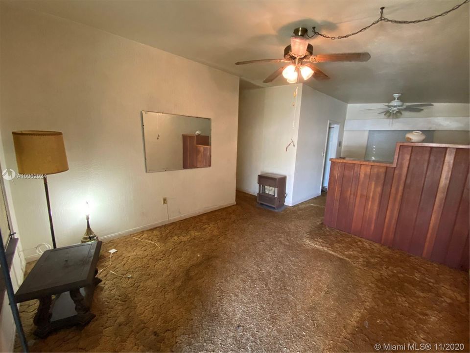 Recently Sold: $220,000 (3 beds, 1 baths, 1039 Square Feet)