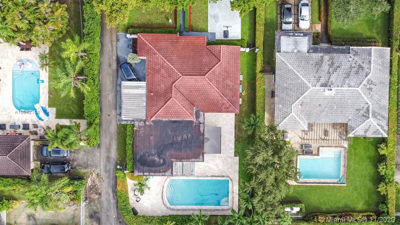 Vendido Recientemente: $1,099,000 (4 camas, 3 baños, 2561 Pies cuadrados)
