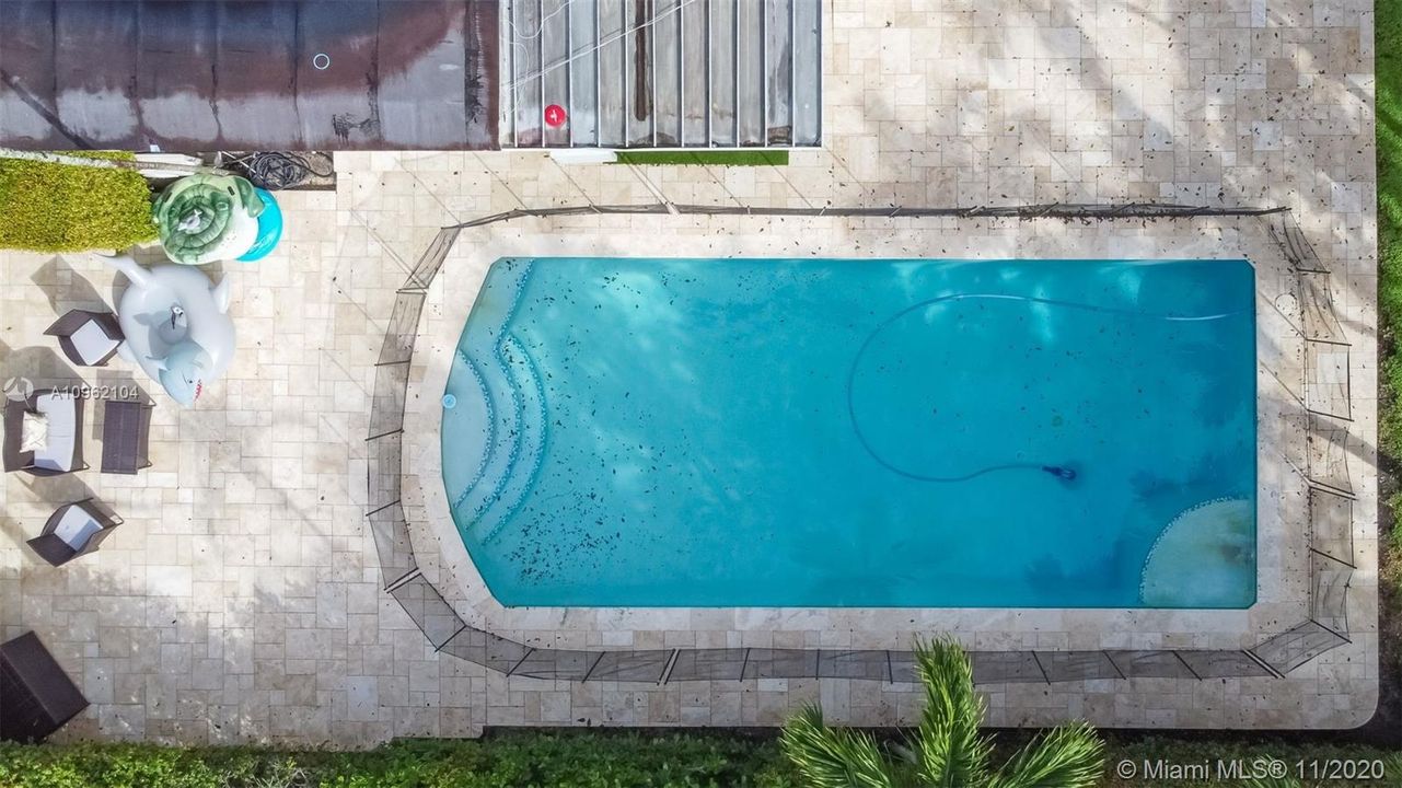 Vendido Recientemente: $1,099,000 (4 camas, 3 baños, 2561 Pies cuadrados)