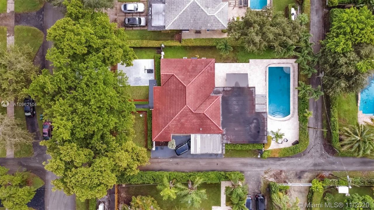 Vendido Recientemente: $1,099,000 (4 camas, 3 baños, 2561 Pies cuadrados)