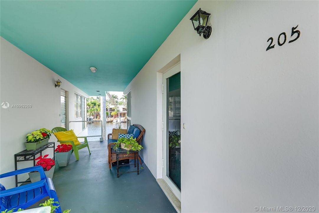 Shared open balcony with other neighbor
