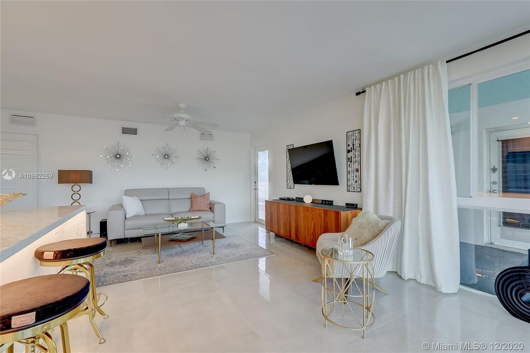 Vendido Recientemente: $250,000 (1 camas, 1 baños, 760 Pies cuadrados)