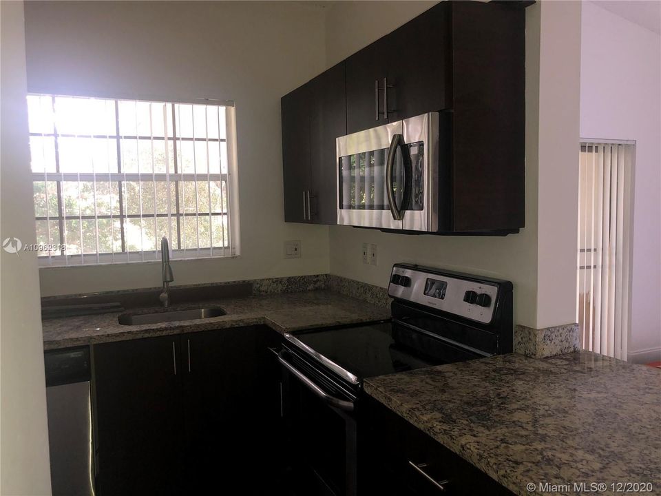 Recientemente alquilado: $1,550 (2 camas, 2 baños, 854 Pies cuadrados)