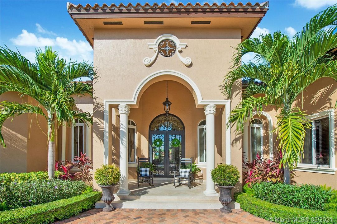 Recently Sold: $2,379,000 (6 beds, 5 baths, 5496 Square Feet)