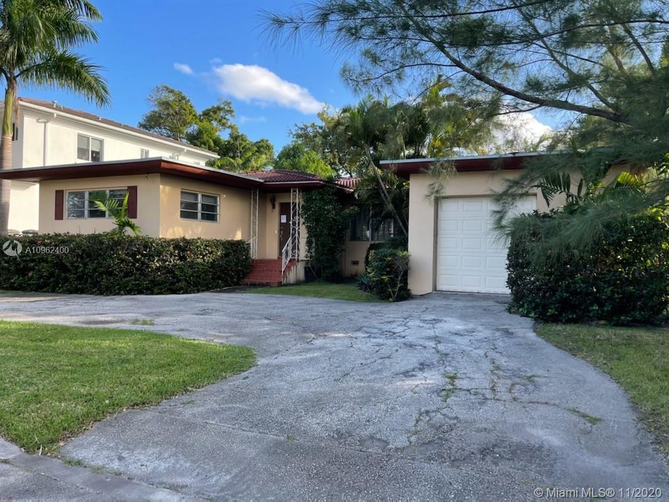 Recently Sold: $1,140,000 (3 beds, 3 baths, 2209 Square Feet)