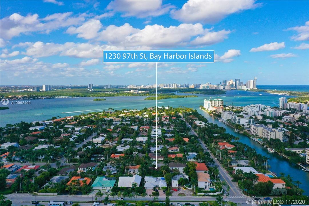 Vendido Recientemente: $1,140,000 (3 camas, 3 baños, 2209 Pies cuadrados)