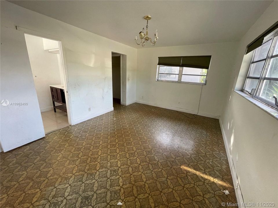 Vendido Recientemente: $1,140,000 (3 camas, 3 baños, 2209 Pies cuadrados)