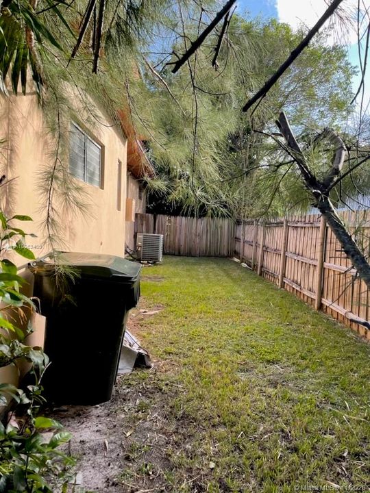 Vendido Recientemente: $1,140,000 (3 camas, 3 baños, 2209 Pies cuadrados)