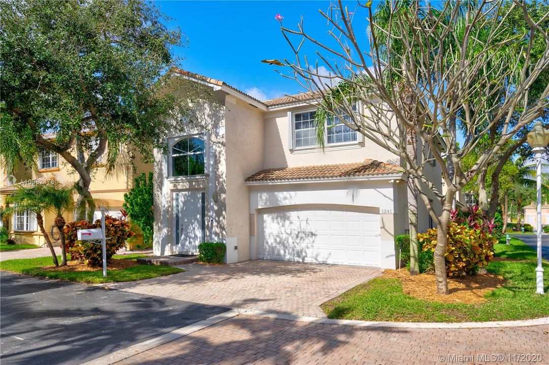 Corner house has great curb appeal and natural lighting.