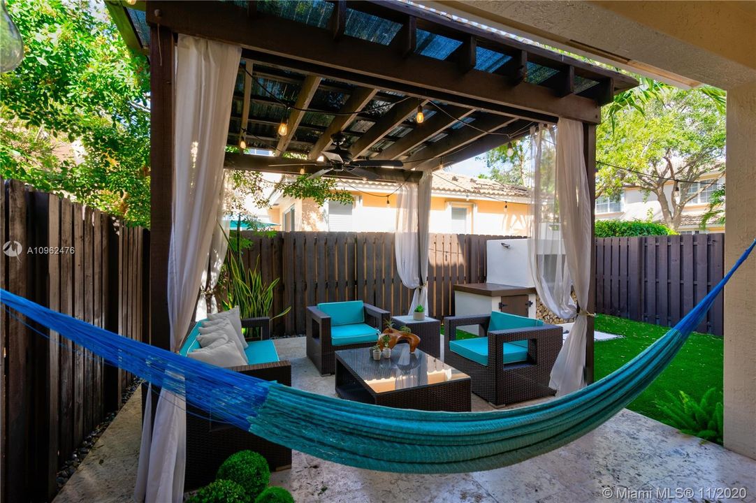 Relax and unwind under the pergola with sunshade or the hammock