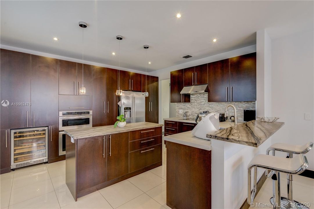Perfect opened kitchen to entertain family and guests while enjoying your favorite tv show while you are cooking.