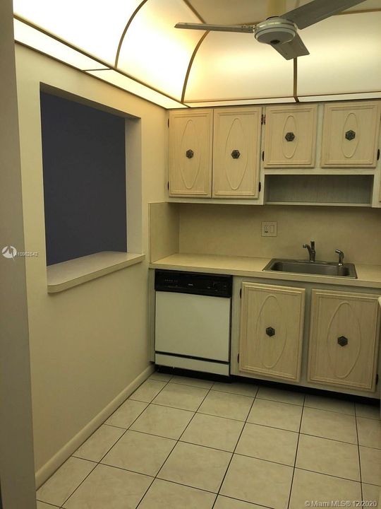 Vendido Recientemente: $85,000 (1 camas, 1 baños, 675 Pies cuadrados)